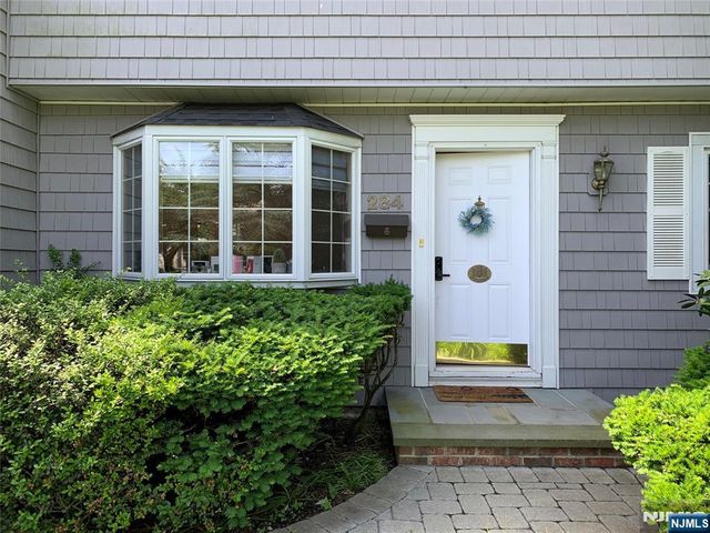 284 Hickory Avenue, Tenafly, NJ 07670