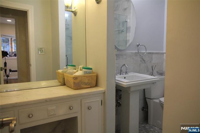 284 Hickory Avenue, Tenafly, NJ 07670