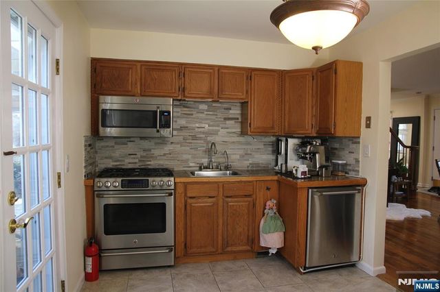 284 Hickory Avenue, Tenafly, NJ 07670