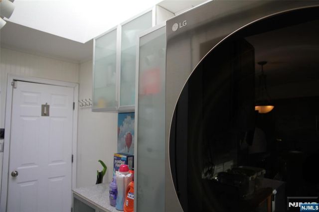 284 Hickory Avenue, Tenafly, NJ 07670