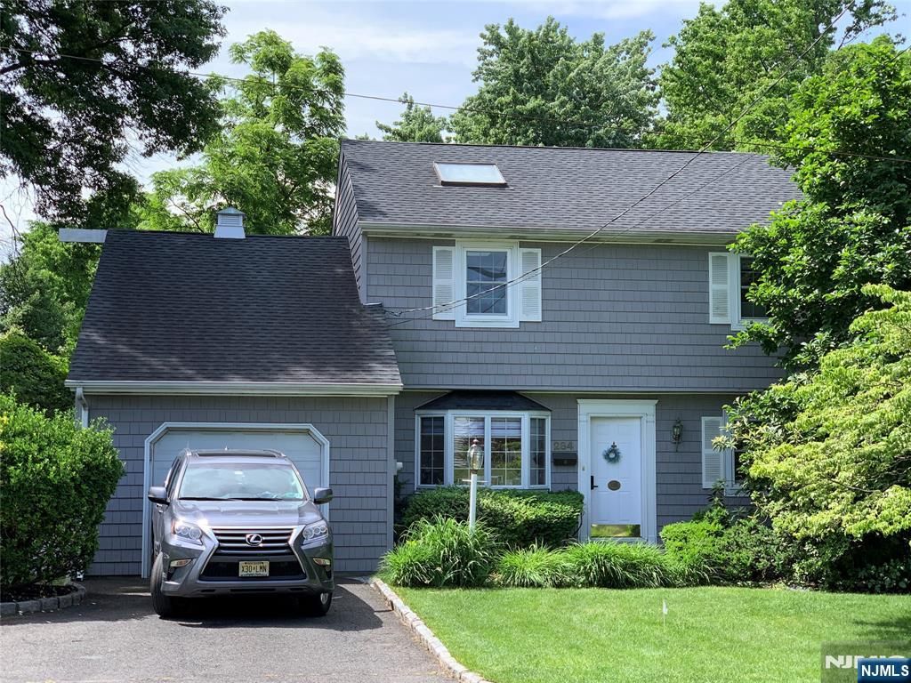 284 Hickory Avenue, Tenafly, NJ 07670