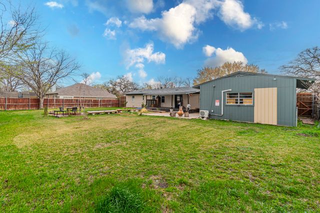 1603 W 4th Street, Irving, TX 75060