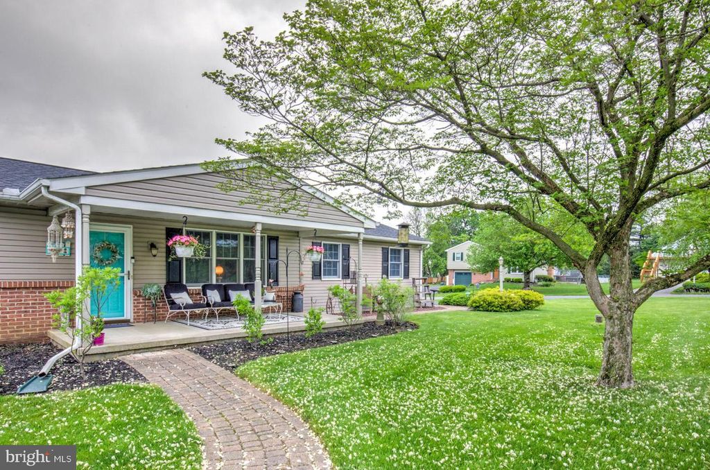 1 ERIC ROAD, Ronks, PA 17572