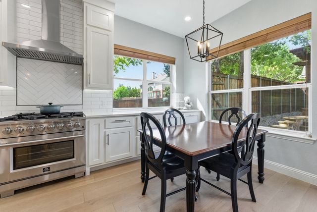 965 Fall Creek, Grapevine, TX 76051