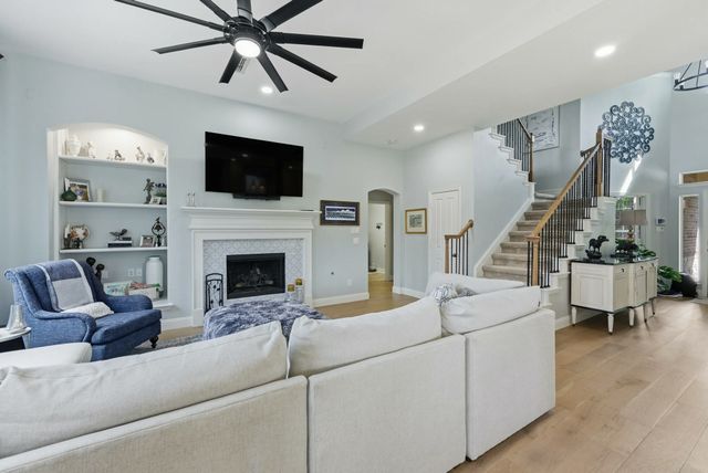 965 Fall Creek, Grapevine, TX 76051