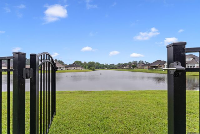 16072 Greenstone Ave, Pride, LA 70770