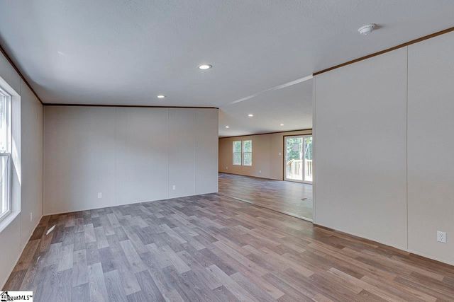 215 Tanglewood Way, Gray Court, SC 29645