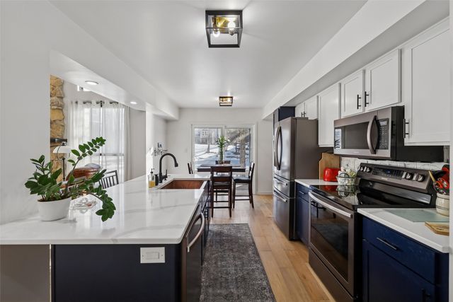 2648 82nd Street, Urbandale, IA 50322