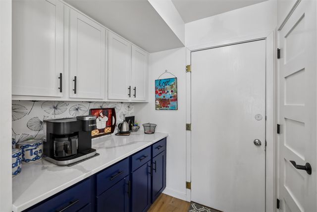 2648 82nd Street, Urbandale, IA 50322