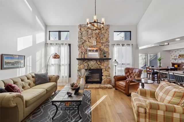 2648 82nd Street, Urbandale, IA 50322