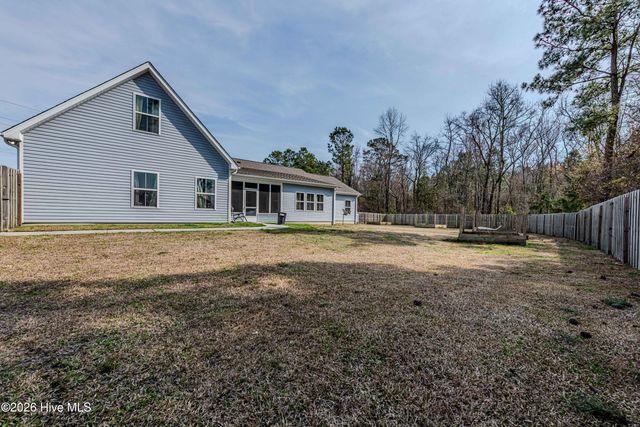 105 Nautical Wave Road, Hubert, NC 28539