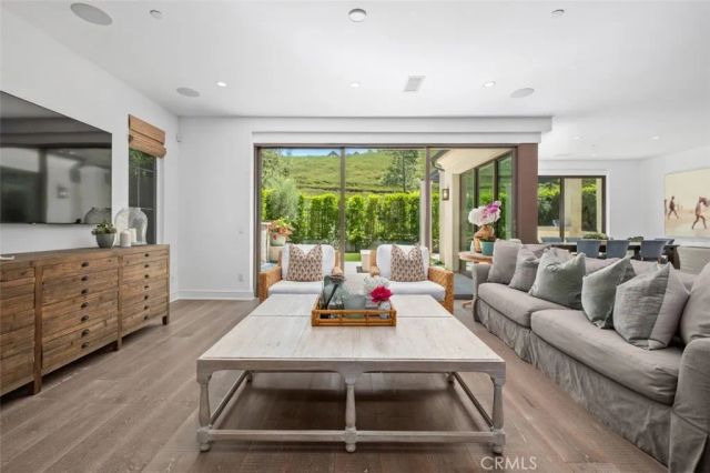 100 Della, Irvine, CA 92602