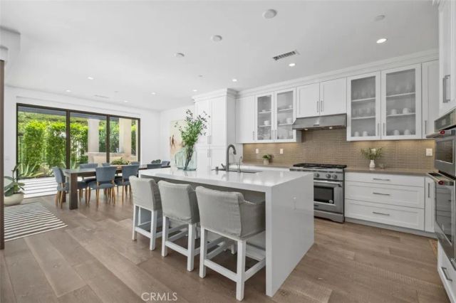 100 Della, Irvine, CA 92602