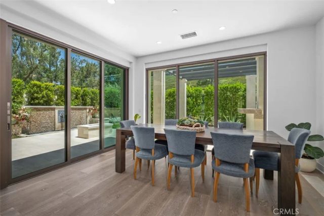 100 Della, Irvine, CA 92602