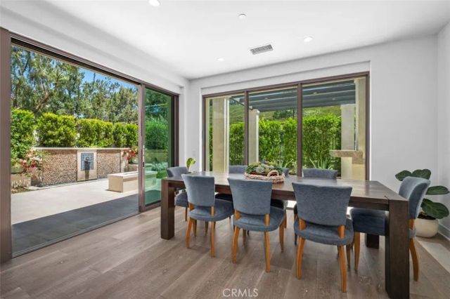 100 Della, Irvine, CA 92602