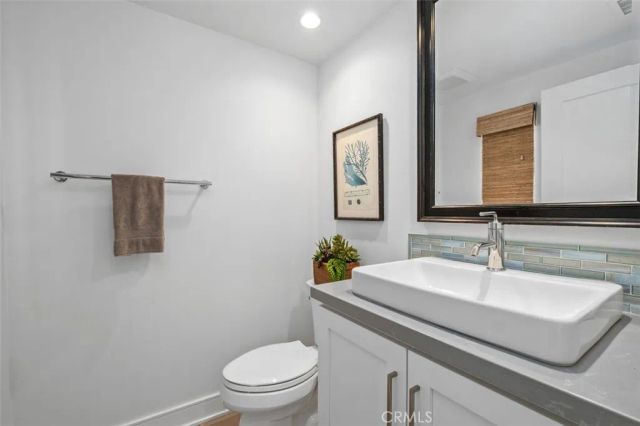 100 Della, Irvine, CA 92602