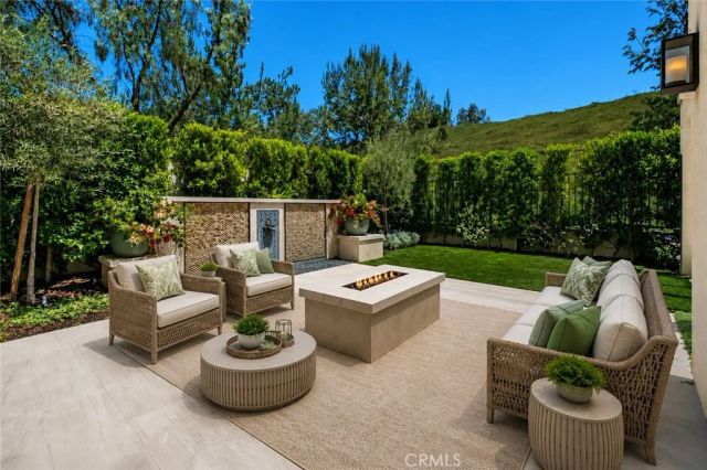 100 Della, Irvine, CA 92602