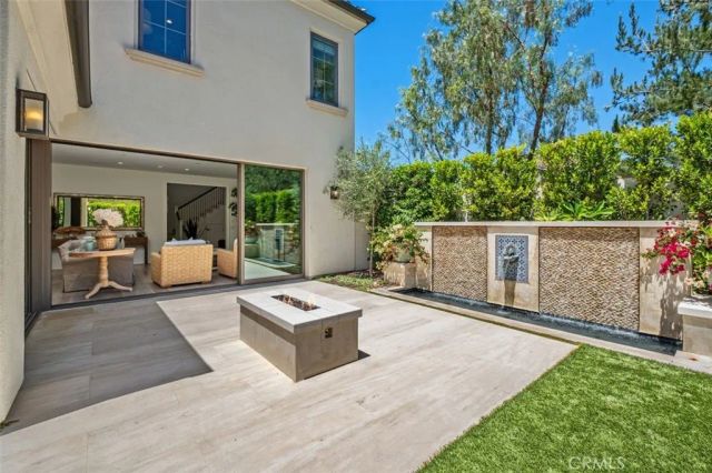 100 Della, Irvine, CA 92602