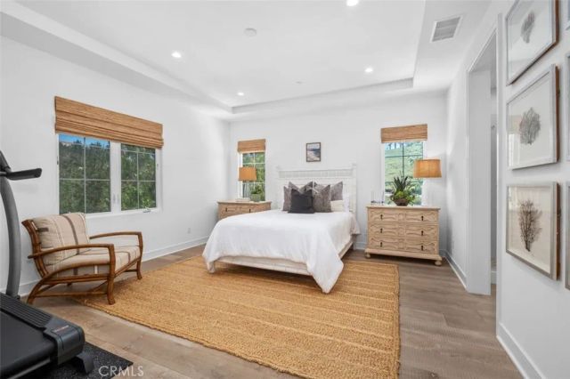 100 Della, Irvine, CA 92602