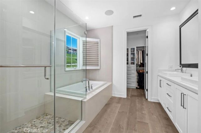 100 Della, Irvine, CA 92602