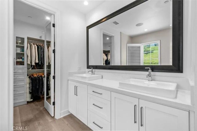 100 Della, Irvine, CA 92602