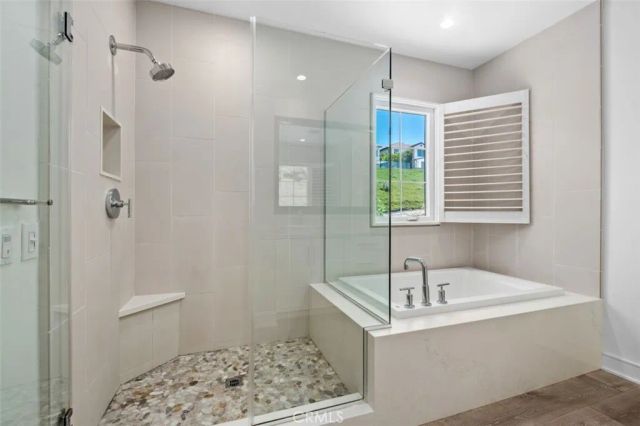 100 Della, Irvine, CA 92602