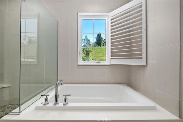 100 Della, Irvine, CA 92602