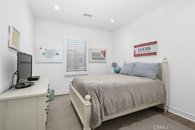 100 Della, Irvine, CA 92602