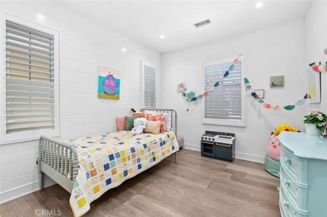 100 Della, Irvine, CA 92602