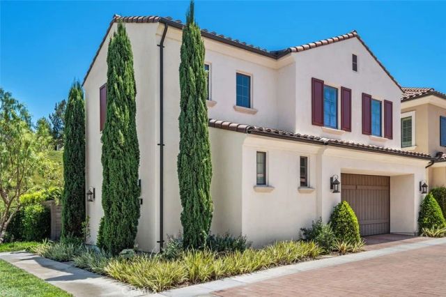 100 Della, Irvine, CA 92602