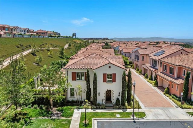 100 Della, Irvine, CA 92602