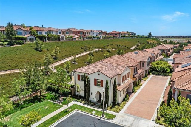 100 Della, Irvine, CA 92602