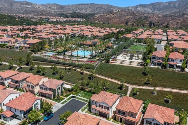 100 Della, Irvine, CA 92602