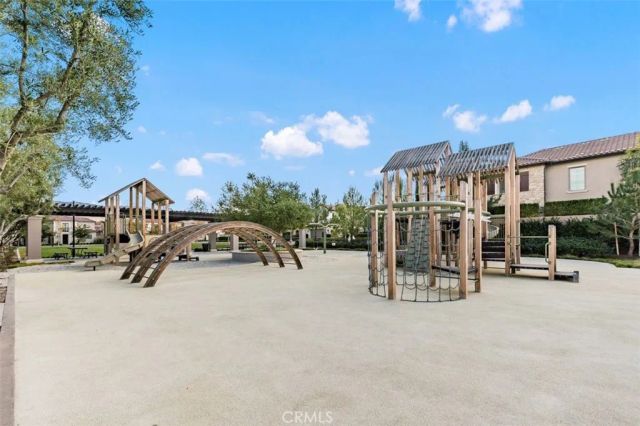 100 Della, Irvine, CA 92602