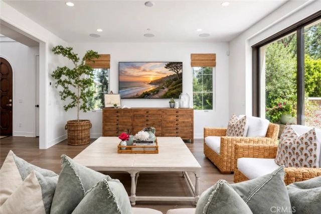 100 Della, Irvine, CA 92602