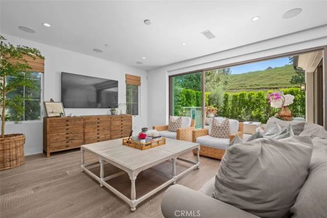 100 Della, Irvine, CA 92602