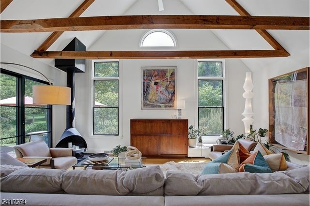 2 Schoolhouse Lane, Tewksbury Twp., NJ 08833