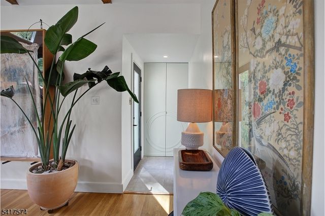 2 Schoolhouse Lane, Tewksbury Twp., NJ 08833