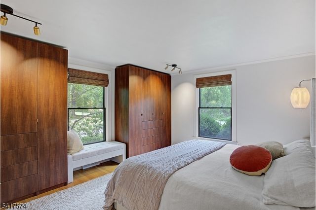 2 Schoolhouse Lane, Tewksbury Twp., NJ 08833