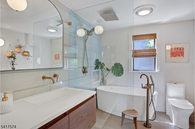 2 Schoolhouse Lane, Tewksbury Twp., NJ 08833