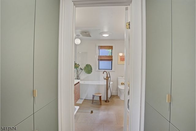 2 Schoolhouse Lane, Tewksbury Twp., NJ 08833