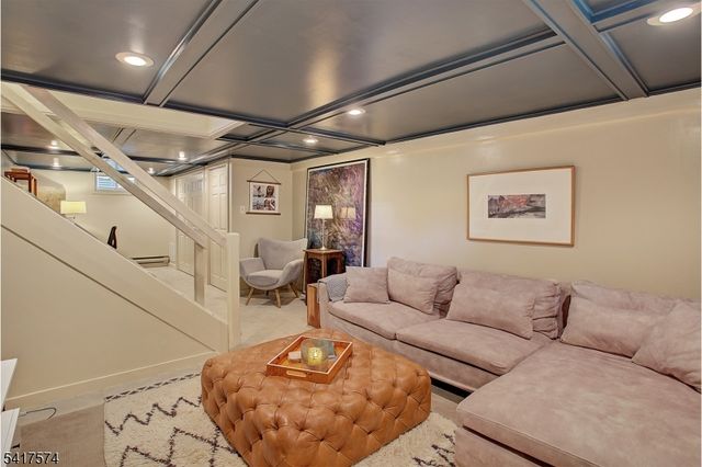 2 Schoolhouse Lane, Tewksbury Twp., NJ 08833