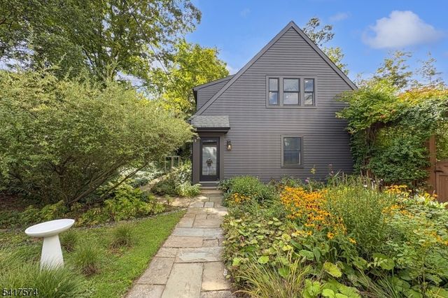 2 Schoolhouse Lane, Tewksbury Twp., NJ 08833