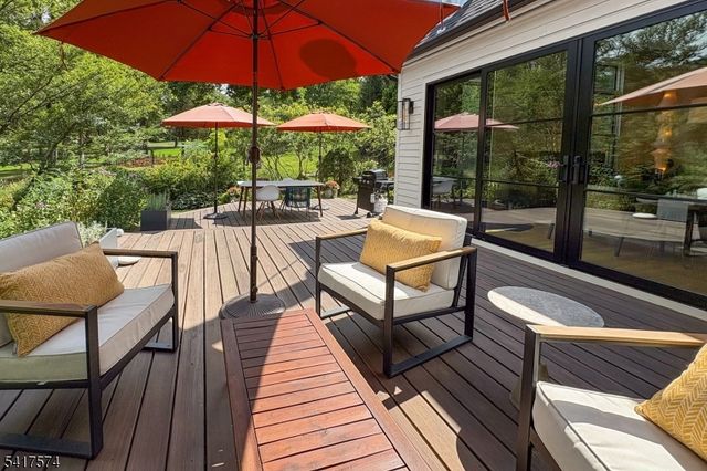 2 Schoolhouse Lane, Tewksbury Twp., NJ 08833