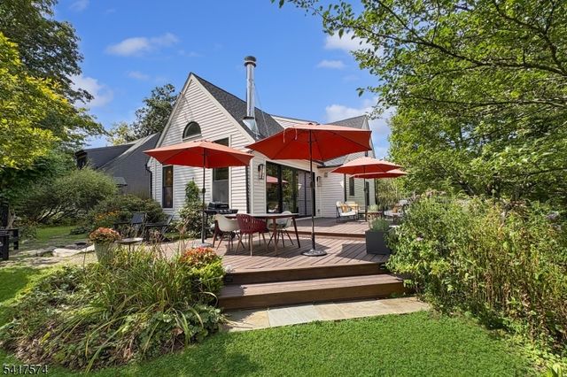 2 Schoolhouse Lane, Tewksbury Twp., NJ 08833