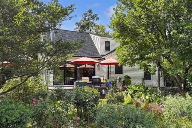 2 Schoolhouse Lane, Tewksbury Twp., NJ 08833