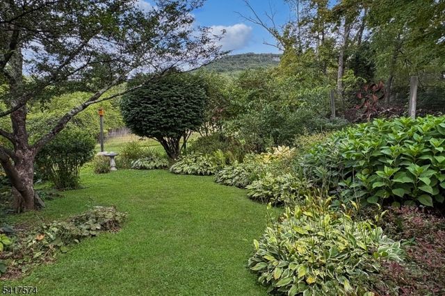 2 Schoolhouse Lane, Tewksbury Twp., NJ 08833