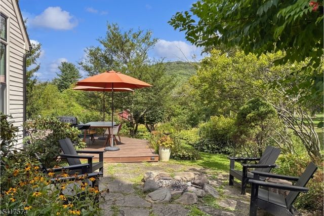 2 Schoolhouse Lane, Tewksbury Twp., NJ 08833