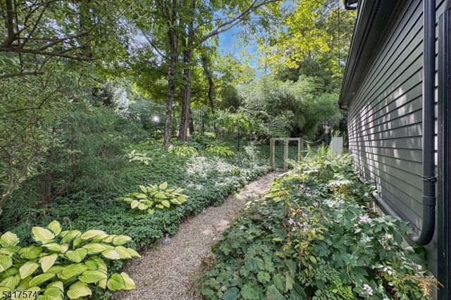 2 Schoolhouse Lane, Tewksbury Twp., NJ 08833