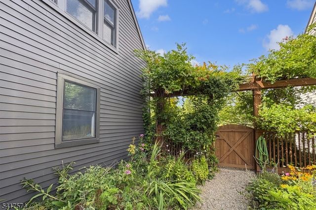 2 Schoolhouse Lane, Tewksbury Twp., NJ 08833